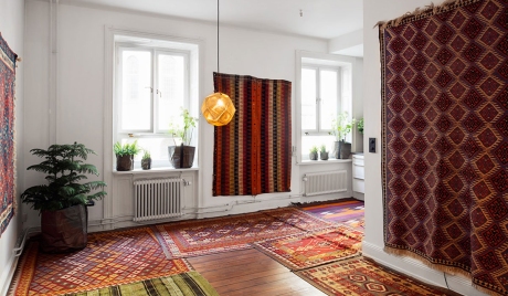 Flooral tributes: an apartment featured on Fantastic Frank goes to town on rugs