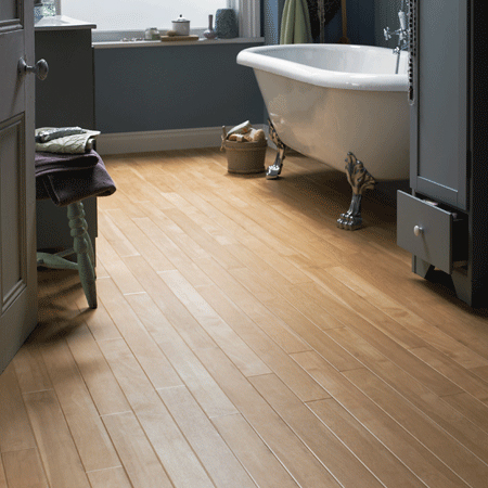 Karndean 'Canadian Maple' adds a clean, warm touch to a bathroom